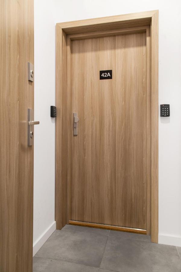 Househost Apartament: Ul. Miodowa 42/42A Krakow Ngoại thất bức ảnh
